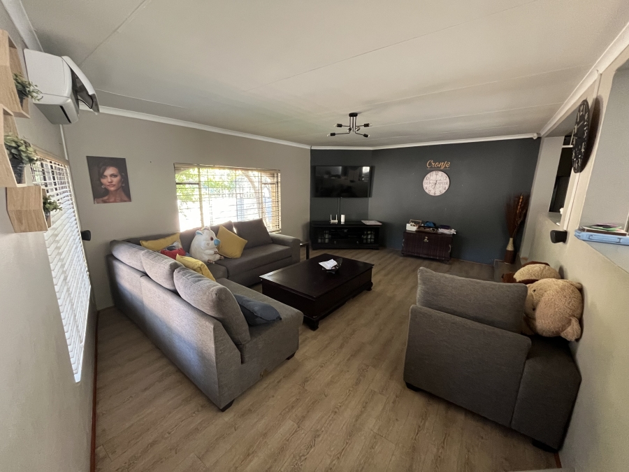 3 Bedroom Property for Sale in Safari Gardens North West